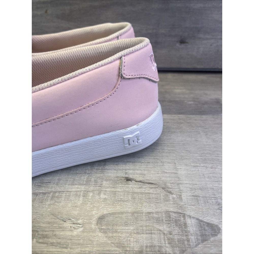 DC Villain Womens Light Pink Leather Loafers Slip On Casual Shoes Size 6.5 - Picture 2 of 10